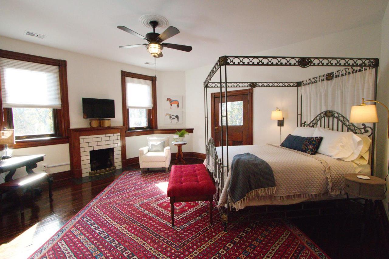 Louisville Bourbon Inn Esterno foto